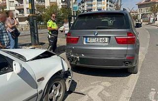 Aksaray’da otomobil cipe arkadan çarptı: 2 yaralı