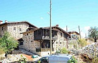 Antalya’nın 800 yıllık mahallesi Avrupalı turistlerin...