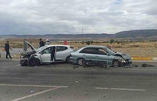 Araçların hurdaya döndüğü kazada 1 kişi yaralandı