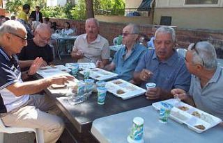 Balıkesir’de davullu klarnetli keşkek dövme geleneği...