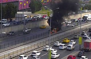 Beylikdüzü’nde E-5 Karayolu’nda seyir halindeki...