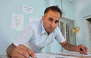 Binlerce kez deneme yaparak 2 elle resim çizmeyi...