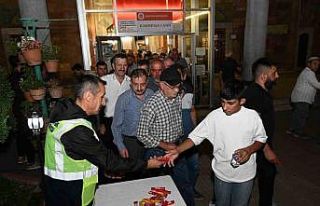 Bozüyük Belediyesi Mevlid Kandili’nde şeker ikramı...