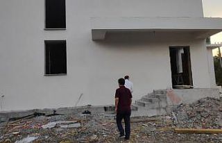 Deprem sebebi ile yıkılan caminin yerine yenisi...