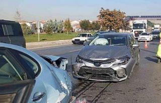 Eskişehir’de 3 aracın karıştığı zincirleme...