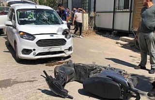 Hafif ticari araç ile motosiklet çarpıştı: 1...