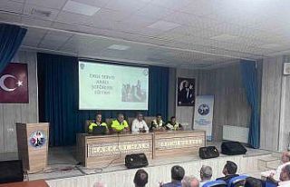 Hakkari’de okul servis şoförleri bilgilendirildi