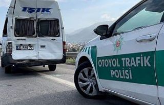 İşçi servisi tankerle çarpıştı: 11 yaralı