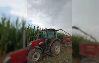 Kars’ta çiftçiler silajlık mısır hasadına...