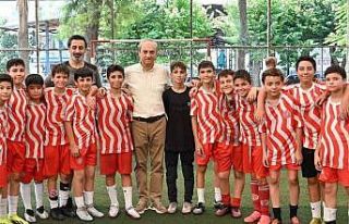 Kepez’de Erenköy Mahallesi’ne çim futbol sahası...