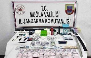 Marmaris’te uyuşturucu operasyonunda Samuray kılıcı...