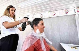 Mersin’de mobil kuaför aracı 4 yıldır hizmet...