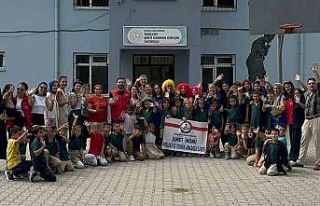 Meslek liseli öğrenciler kardeş okullarının yüreklerine...