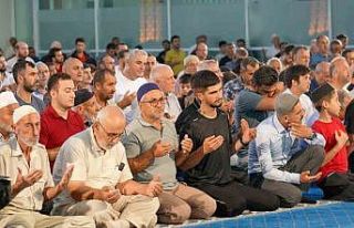 Mevlid Kandilinde Erzincanlılar camileri doldurdu