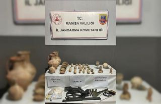 Milattan önceye ait tarihi eserleri piyasaya sürerken...