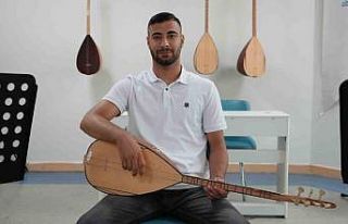 Müzik tutkusu olan hemofili hastası genç konservatuarı...