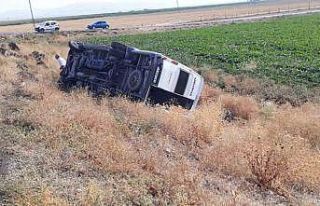 Öğretmen servisi şarampole devrildi: 10 yaralı