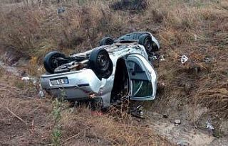 Otoyolda 3 araç birbirine girdi, otomobil su kanalına...