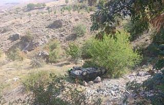 Şarampole yuvarlanan araçta 4 kişi yaralandı