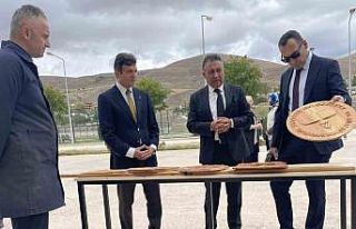 Temizlik Haftası kapsamında sergi açıldı fidanlar...