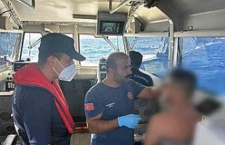 Ticari yatta yaralanan vatandaşa tıbbi tahliye