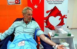 Ünlü oyunculardan Kızılay’ın kan bağışı...