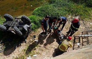 Virajı alamayan ATV dereye uçtu: 2 ağır yaralı