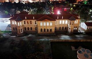 108 yıllık tarihi lisenin ışıkları hiç sönmüyor