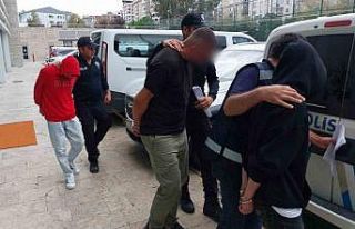 14 yaşındaki erkek çocuğuna etek giydirilmesine...