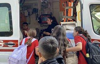 17 öğrenci gıda zehirlenmesi şüphesi ile hastaneye...