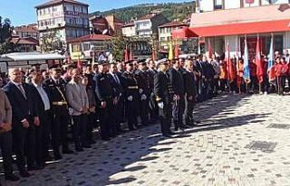 29 Ekim kutlamaları çelenk sunumu ile başladı