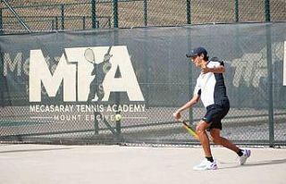 2 bin 300 rakımda uluslararası tenis turnuvası