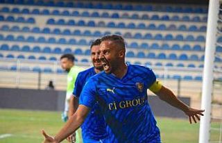 37 yaşındaki Yasin Öztekin, gol krallığına oynuyor