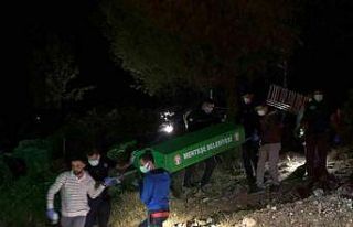 3 yıl önce oğlunu kaybetmişti, ağaca asılı...