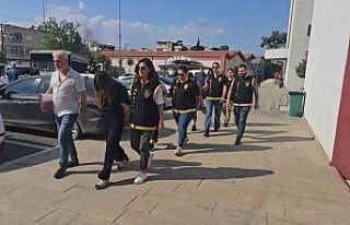 950 bin TL’lik altın çalan kadın hırsız çetesi...