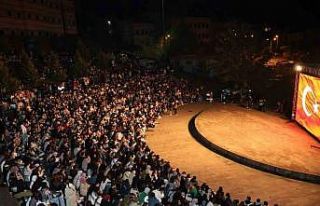 Açık havada Gülen Gözler keyfi