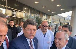 Adalet Bakanı Tunç, bıçaklanan müfettişi hastanede...