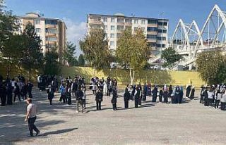 AFAD ekiplerinden öğretmen ve öğrencilere afet...