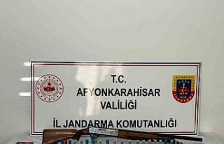 Afyonkarahisar’da jandarma 4 eve baskın yaptı