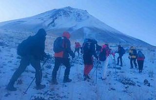 Ağrı Dağı zirvesinde “Cumhuriyet” coşkusu