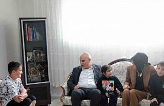 Ağrı Valisi Koç, Yıldız ailesini ziyaret etti