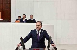 AK Parti Bursa Milletvekili Refik Özen meclis kürsüsünde...