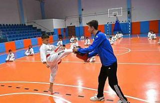 Akgedikli tekvandocular bir üst kuşağa terfi etti