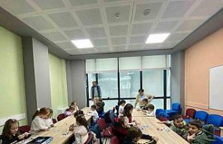 Akıl ve zeka oyunları geliştiriyor