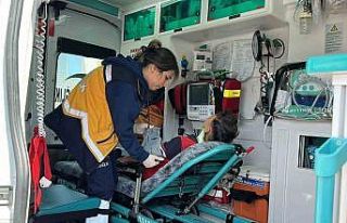 Aksaray’da hafif ticari araç ile bisiklet çarpıştı:...