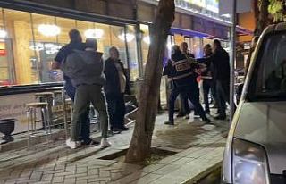 Alacak verecek meselesinden çıkan kavgada sandalyeler...