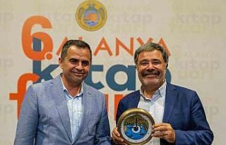 Alanya Kitap Fuarı’na büyük ilgi