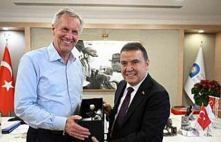 Almanya Eski Cumhurbaşkanı Wulff’tan Başkan Böcek’e...