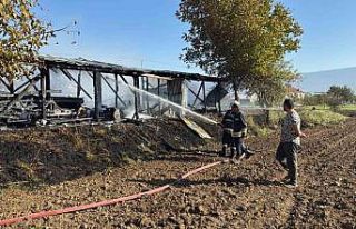 Anız yangınında tarım aletleri kül oldu