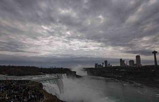 Anne, iki çocuğuyla birlikte Niagara Şelalesi’ne...